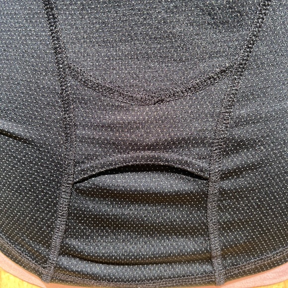 lululemon athletica, Black t-shirt w/ tiny polka dot reflectors - Picture 3 of 4